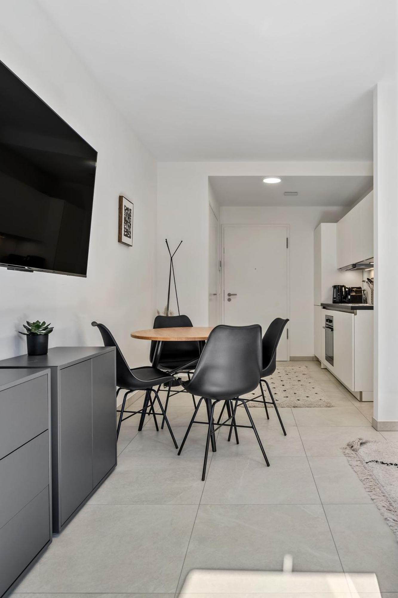 Classy Studio Next To Belval Shopping Plaza 阿尔泽特河畔埃施 外观 照片