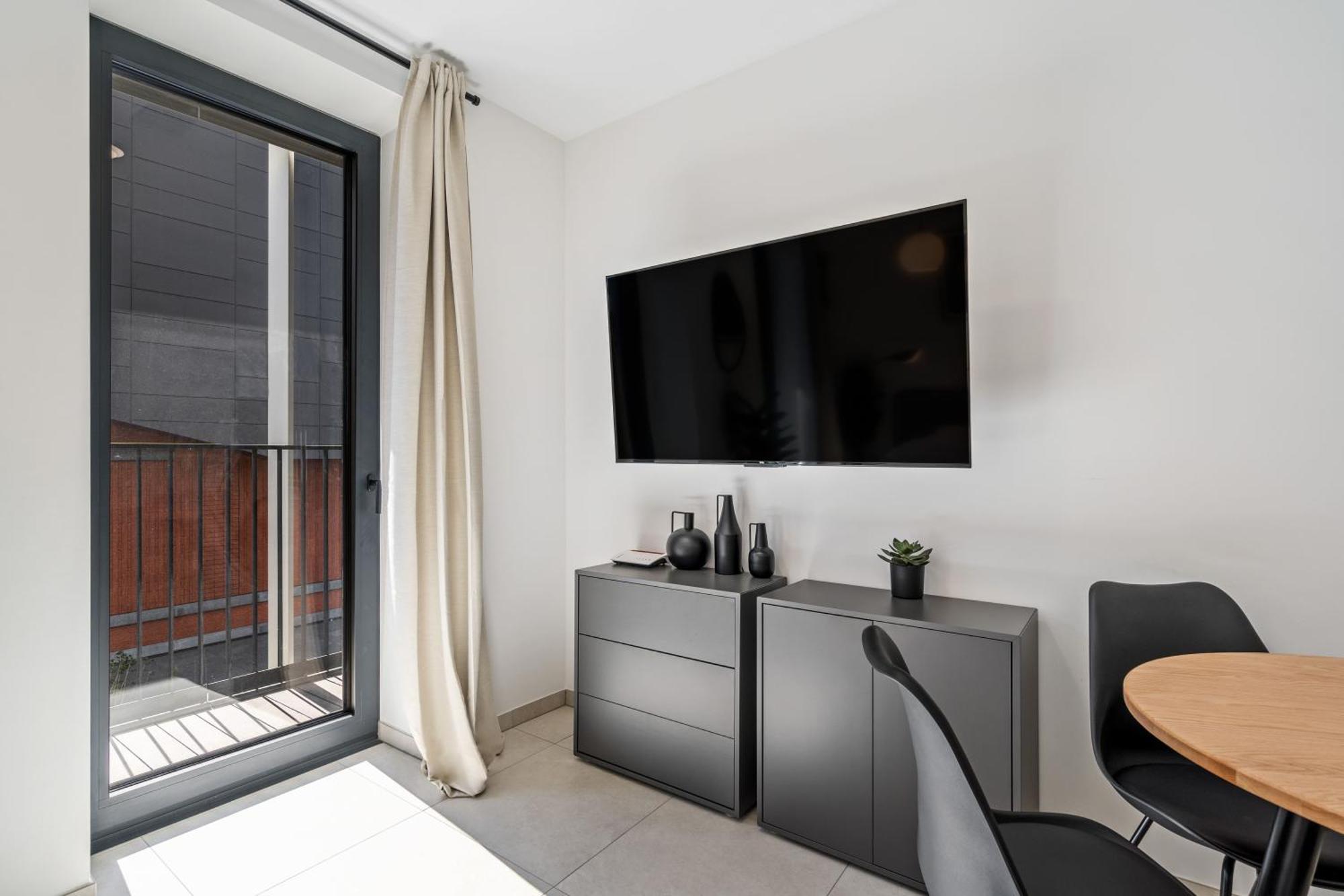 Classy Studio Next To Belval Shopping Plaza 阿尔泽特河畔埃施 外观 照片